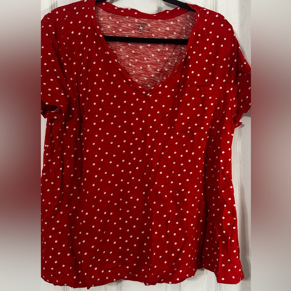 Crown & Ivy Tee. Size XL.
